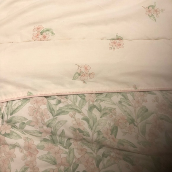 Reversible queen comforter set including 2 shams and bed skirt